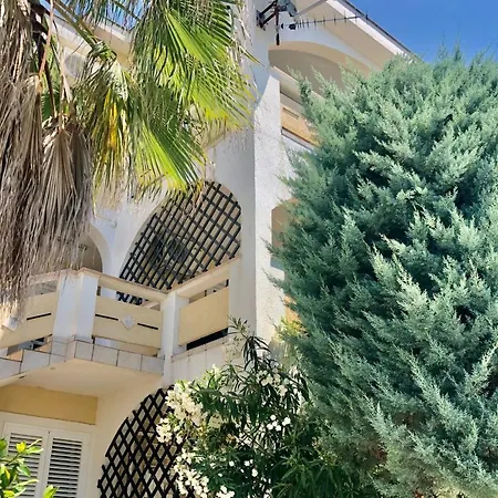 Pool Apartment Mes 4 Вир