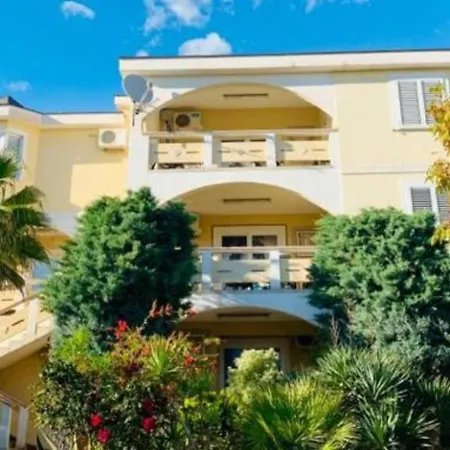 Pool Apartment Mes 4 Апартаменты *