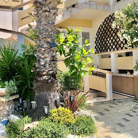 Pool Apartment Mes 4 * Vir
