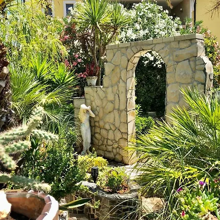 Pool Apartment Mes 4