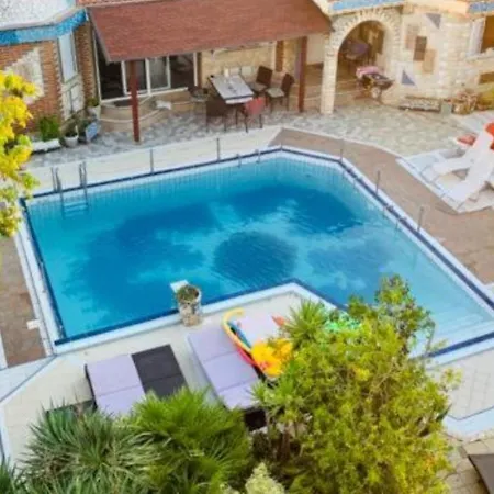 Pool Apartment Mes 4 Vir
